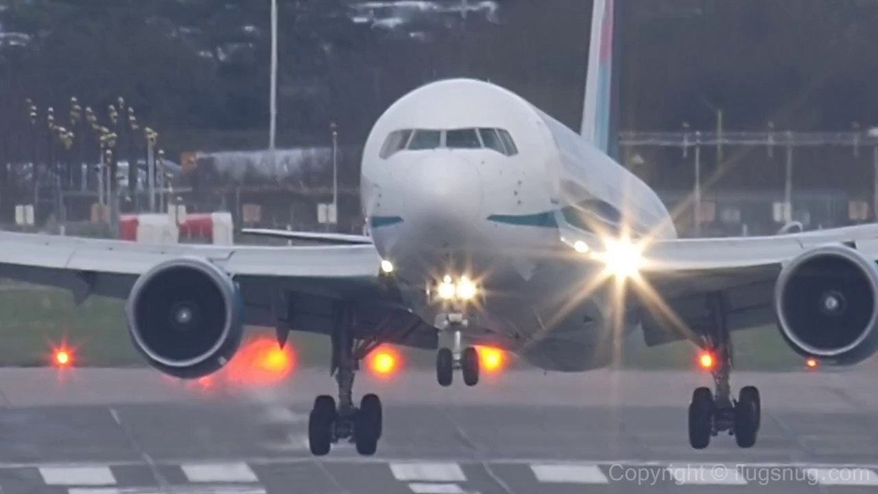 Strong Crosswinds Cause Bumpy Landing