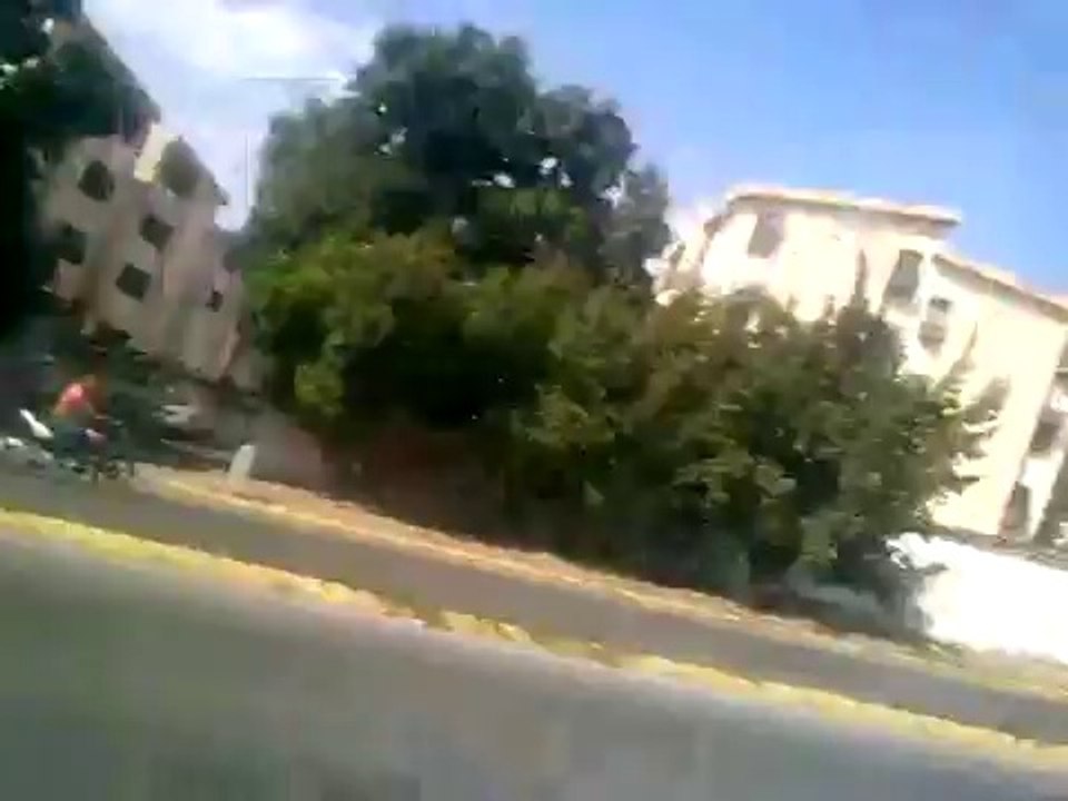 La policia lanzando perdigones y tiros en manifestacion maracay Base aragua 12F amedrentanto