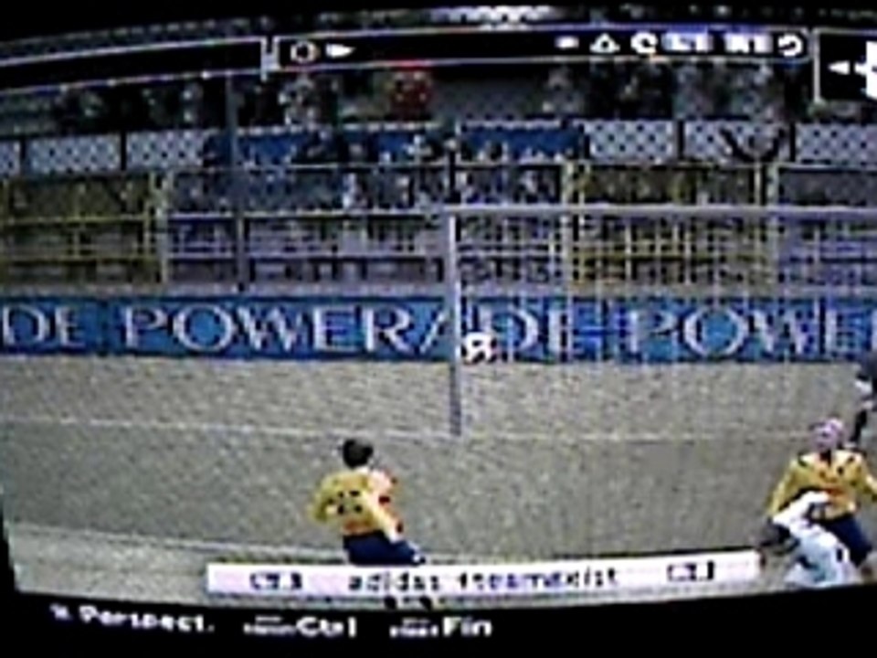 Volée ve Cesc Fabregas