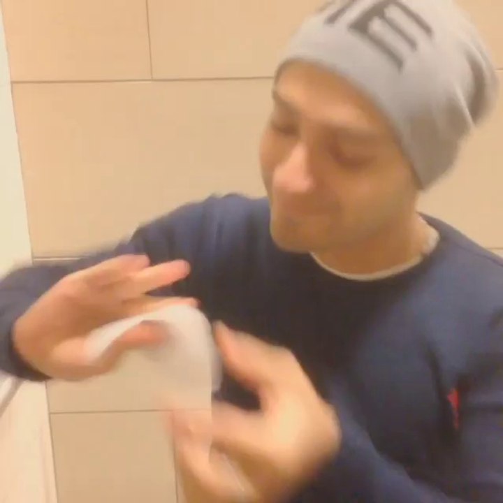 Arab Vines - Arabs vs Americans at the Restroom - VERY FUNNY