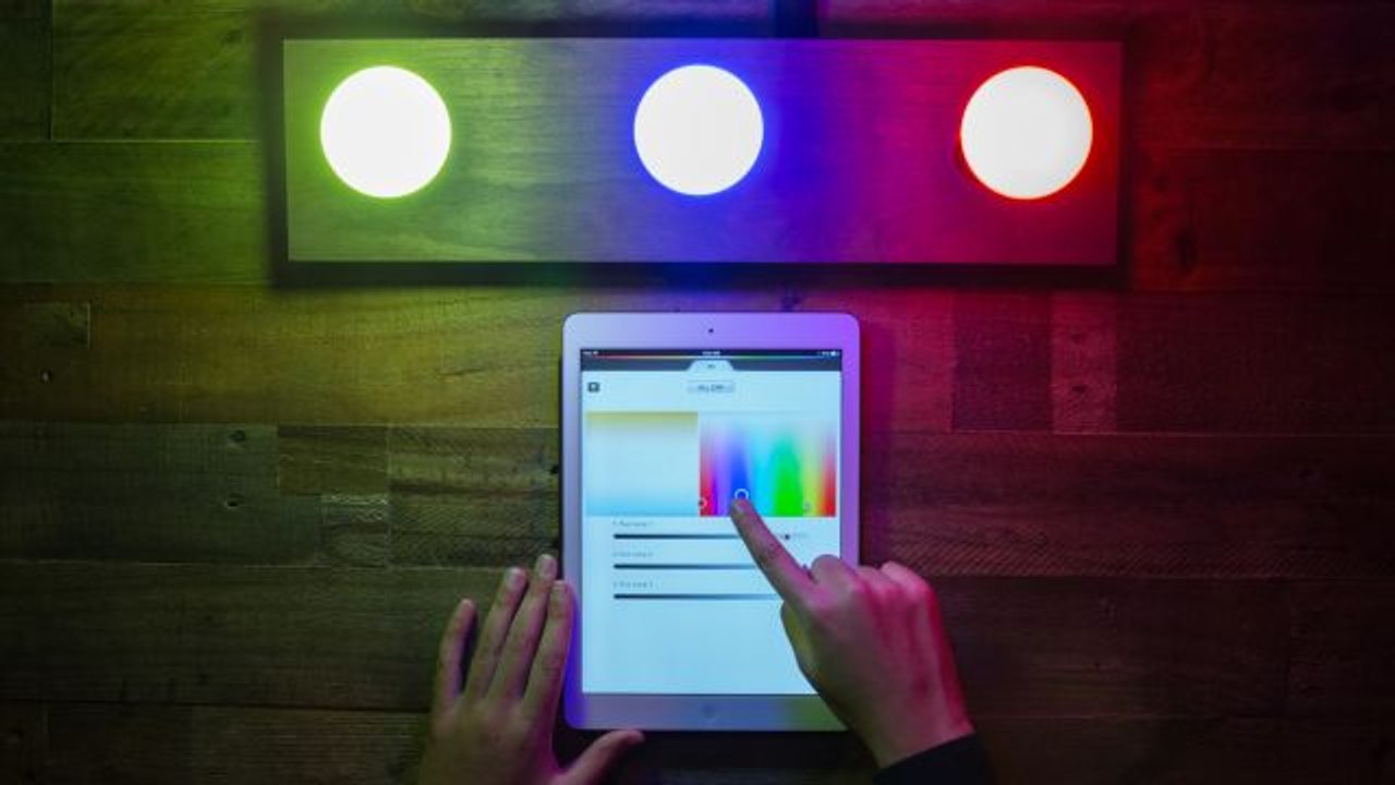 Gadget Lab - A Look at the Philips Hue Connected Light Bulbs
