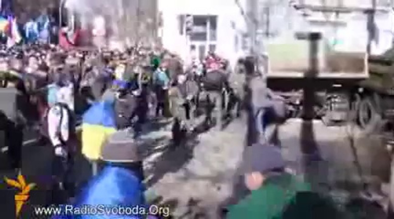 Киев. Новые столкновения демонстрантов с милицией 18.02.2014 - Майдан Титушки Беркут Наступление ВВ