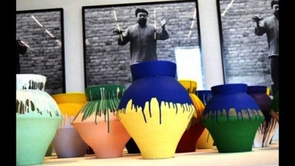 Artist smashes $1m Ai Weiwei vase