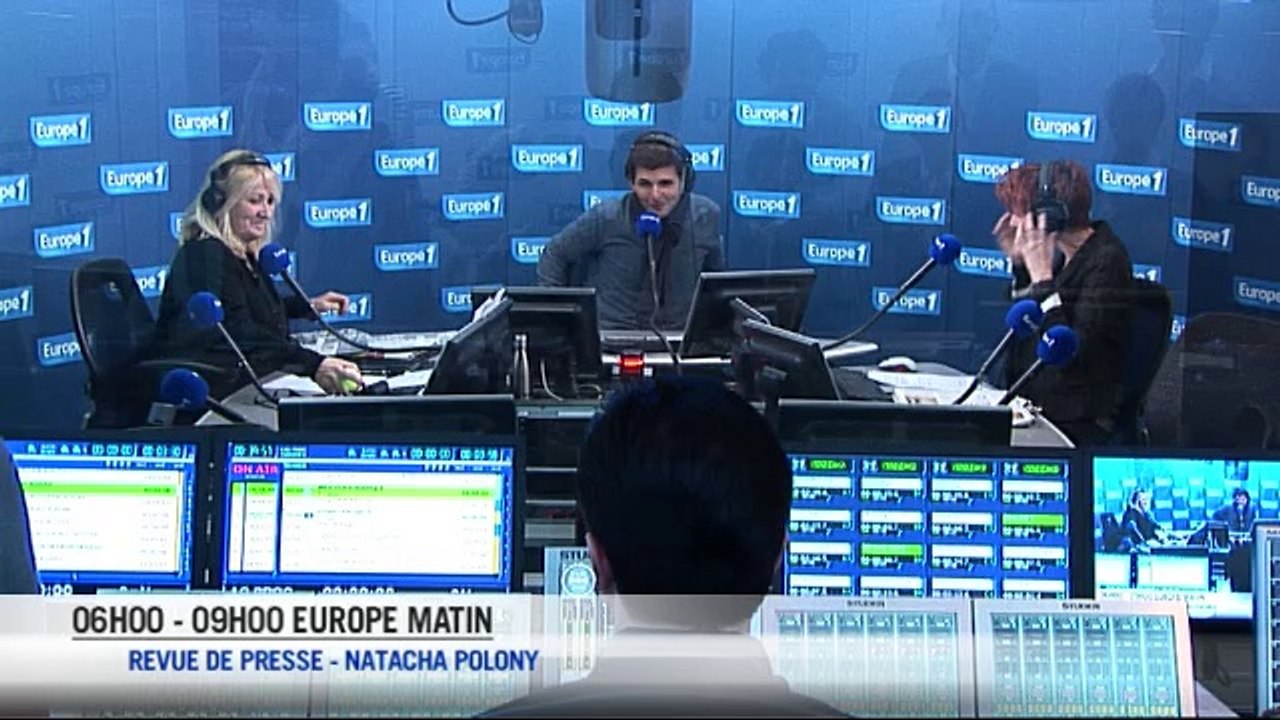 Hollande roucoule avec les pigeons et flatte les patrons