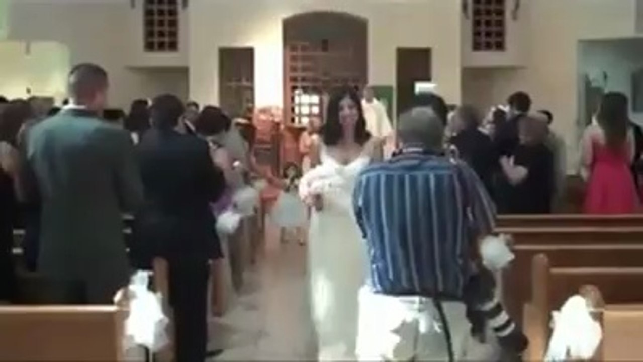 Sembra un normale matrimonio. Ma guardate cosa succede