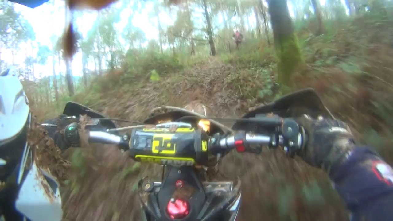 Muddy enduro. Gas Gas Ec 300. Ktm Exc 250