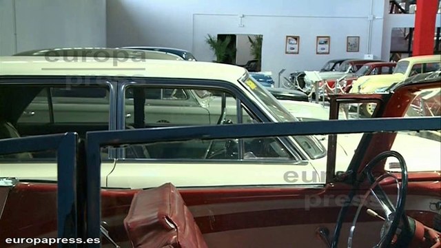 Más de 100 vehículos de colección en Don Benito