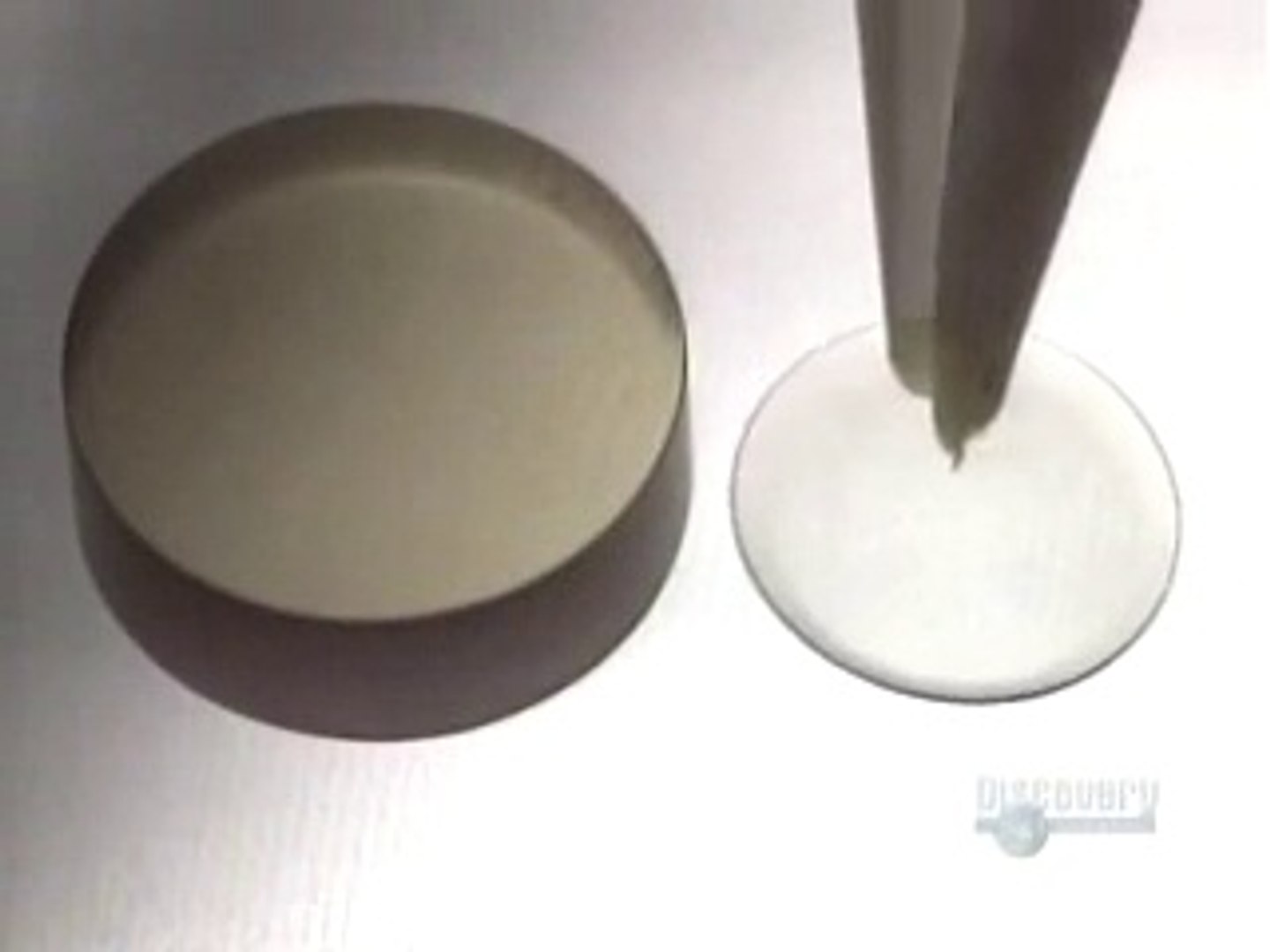 How a contact lens is made