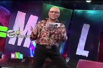 Hernán 'Churrito' Hinostroza se divierte de madrugada en desfile de Shirley Arica (2/2)