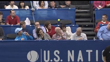 Kei Nishikori trafił piłką fankę siędzącą na trybunach