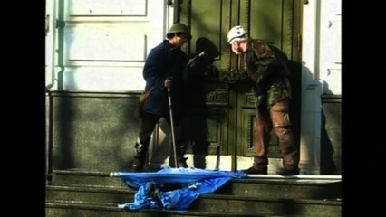 Ukrainian protesters attack headquarters of President Yanukovich's party