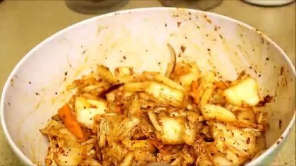 Easy Kimchi Recipe _ Korean Food_clip16