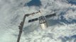 Lentement, le cargo privé Cygnus se détache de la Station spatiale internationale