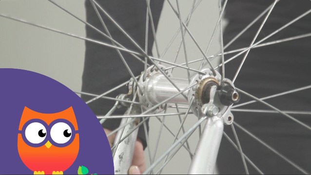 Comment changer une roue avant de vélo (Ooreka.fr)
