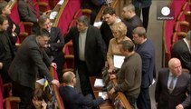 La oposición ucraniana lucha en el Parlamento para privar a Yanukóvich de parte de su poder
