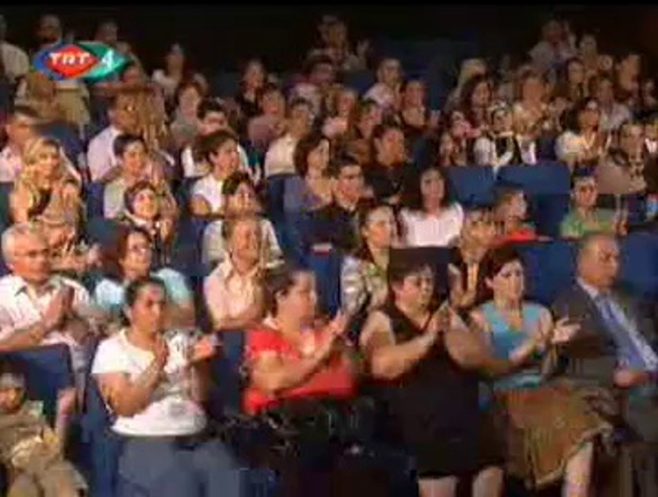 Figen HACIYAKUPOĞLU-Gönlümde Açmadan Solan Bir Gülsün (Senede Bir Gün)