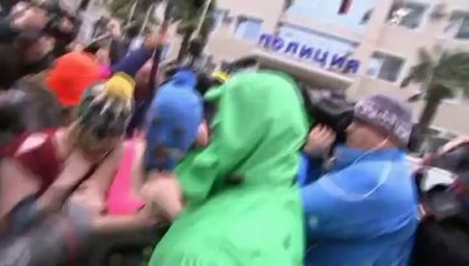 Soupçonnées de vol dans un hôtel, les deux Pussy Riot ont été relâchées par la police