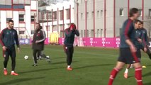 FC Bayern - Abschlusstraining vor dem Champions-League-Achtelfinale bei Arsenal London (18.02.2014)