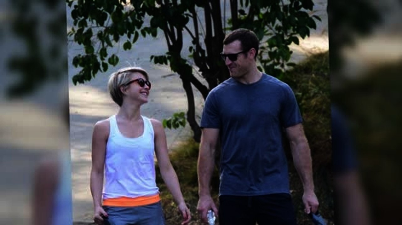 Julianne Hough zeigt ihren neuen Freund Brooks Laich