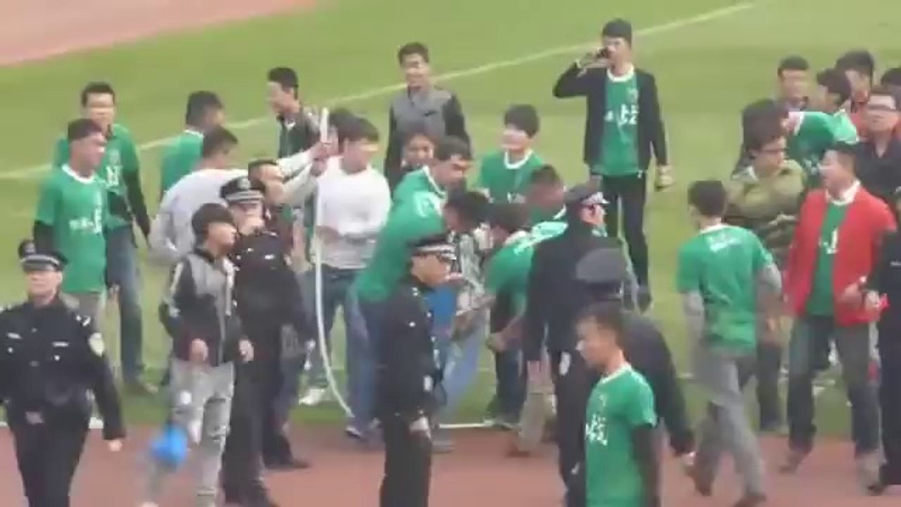 HOOLIGANS: Hebei Zhongji vs. Shandong Tengding (China)