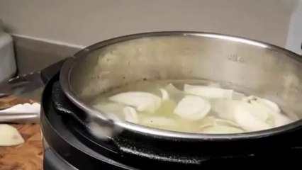 Filipino Sour Soup - Corned Beef Sinigang Sampalok Recipes_clip11