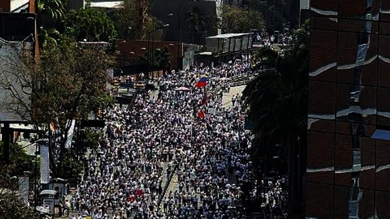 Venezuela protest leader surrenders to police