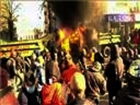 الشرطة الأوكرانية تفض اعتصام المعارضة بالقوة