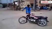 Hindistan'da Motorlu Adama İnek Saldırdı