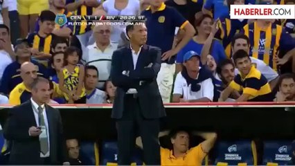 Sahaya Giren Köpek Çimlere Pisledi