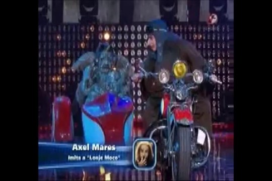 Axel Mares imitando al Lonje Moco en Moto