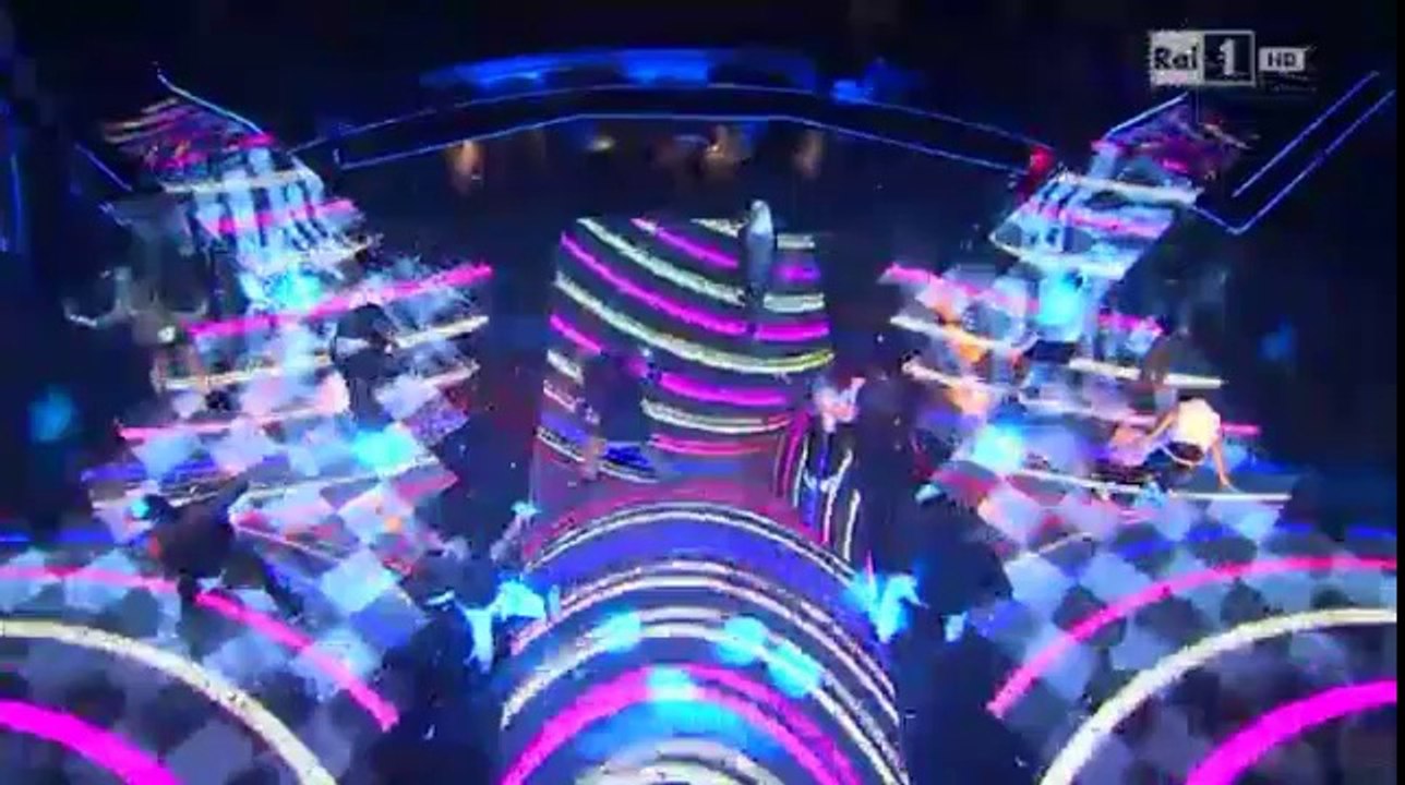 RAFFAELLA CARRA'  OSPITE A SANREMO 2014