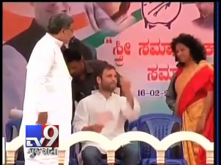 Descargar video: Narendra Modi mocks Sonia, Rahul as 'Nakli Gandhis' at Karnataka rally - Tv9 Gujarati