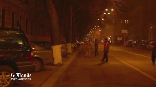 A Kiev, les civils tirent sur les civils