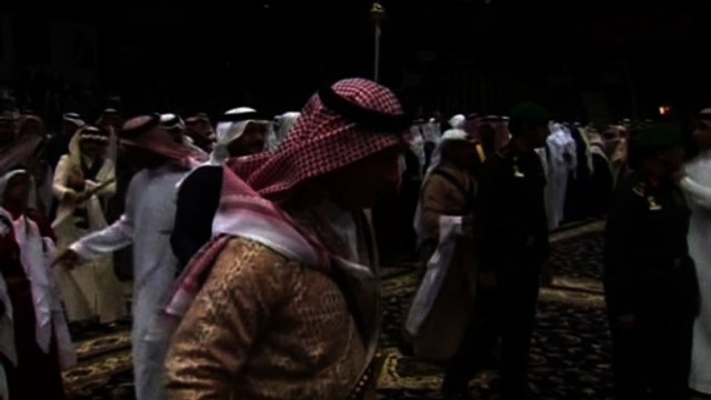 Prince Charles wears a thobe, does sword dance