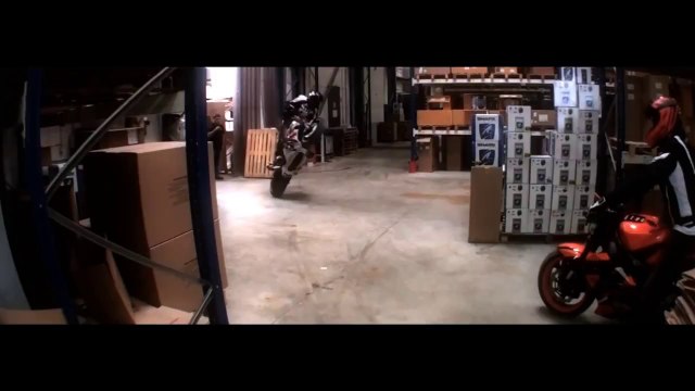 Drift & Stunt Moto dans les locaux de Shark Helmets - Switch Riders présentent leur nouveau sponsor !