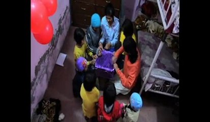 Santa Clues is coming to town By Gaurav Sharma.