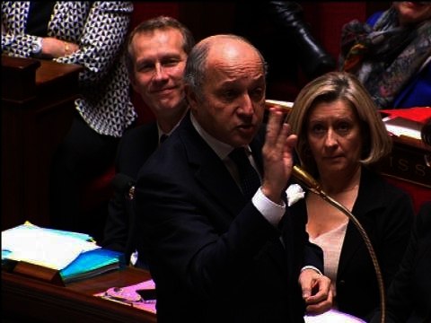 Laurent Fabius se moque de Jacques Myard à l’Assemblée - 19/02