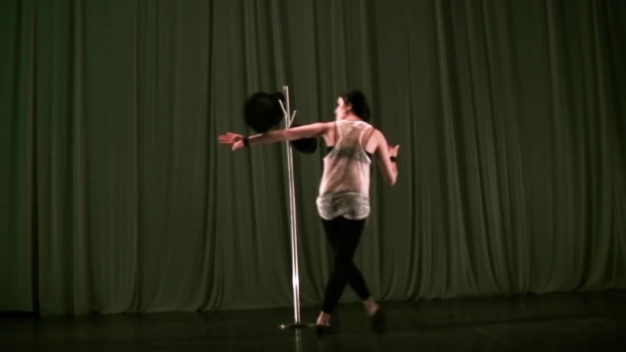 Girl Juggling Hats Is A Mesmerizing Show