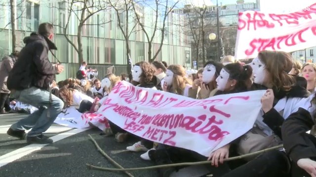 Les sages-femmes continuent de manifester pour un nouveau statut