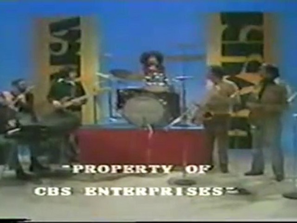 Chaka & Rufus playing battery