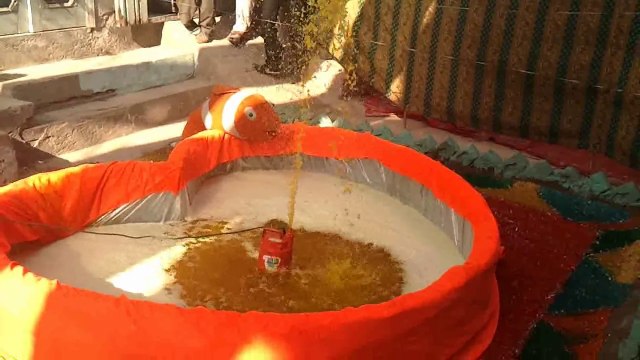 12 rabi ul awal in faisalabad 2014 (Sohna Aya te Saj gaye galian Bazar ) (By :Hamza Ansari)