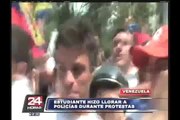 Venezuela: policías derraman lágrimas ante conmovedoras palabras de estudiante