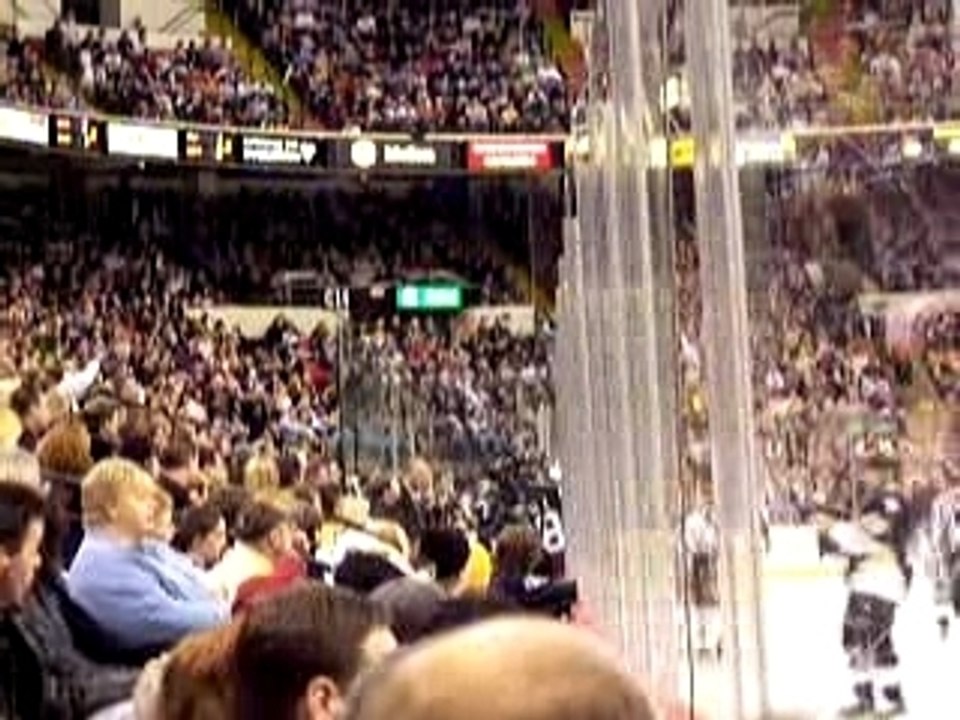 Pens game, Islanders score!! video Dailymotion