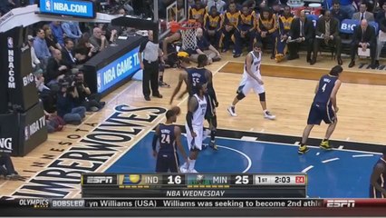 Ronny Turiaf monte au dunk sur Roy Hibbert