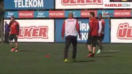 Galatasaray İdmanında Gökhan Zan'la Melo Kavga Etti