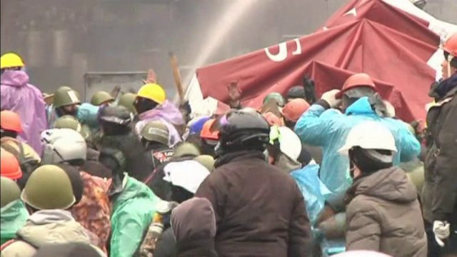 Ukraine clashes as death toll rises