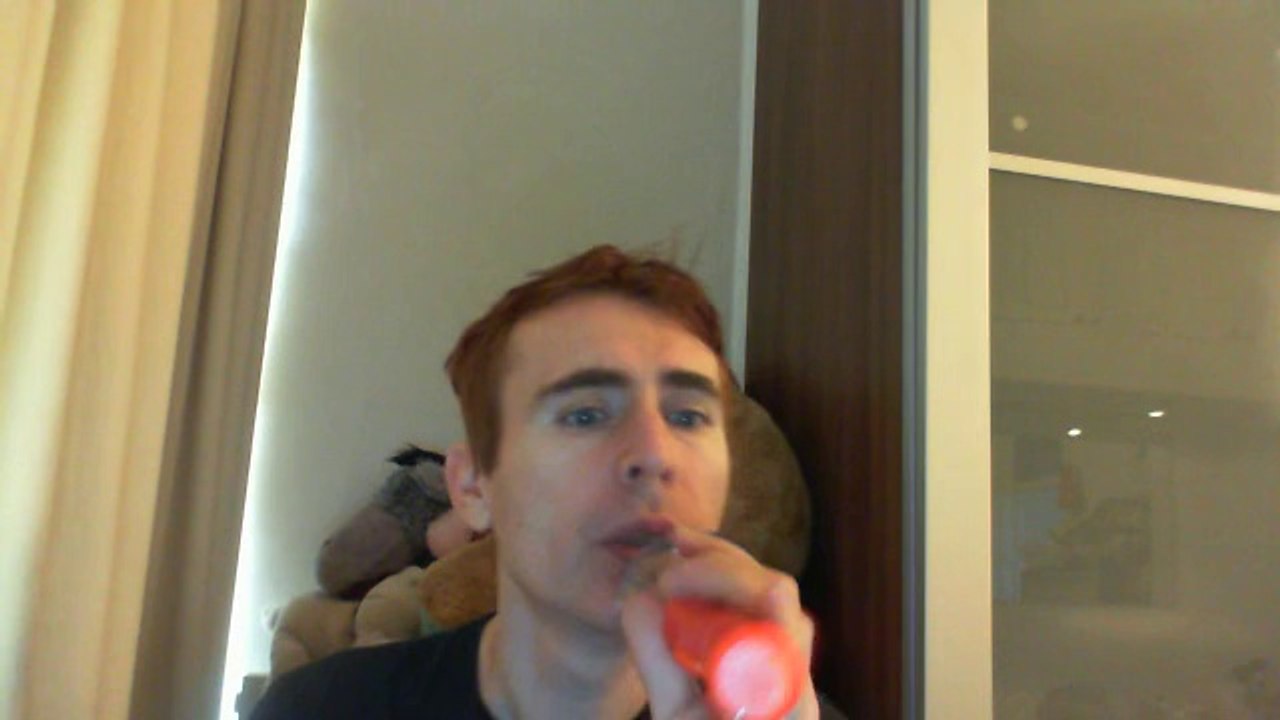 Wiwi égratigne "flying cowboys" de Ricky Lee Jones