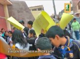 Padres y escolares del colegio Jorge Chávez exigen reponer a profesor quien fue denunciado por golpear a una de sus alumnas. Los detalles en la siguiente nota.
