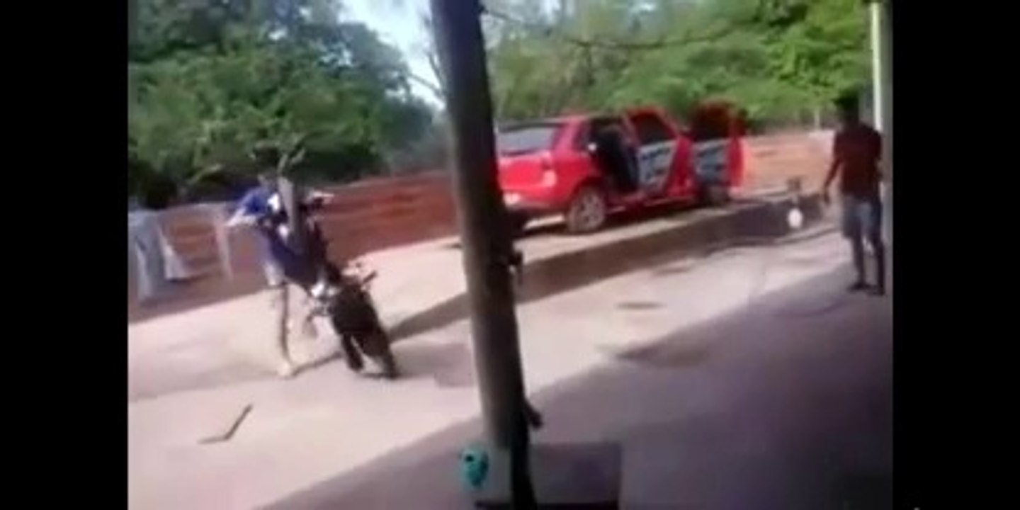 Stunt De Débutant Dans Un Garage