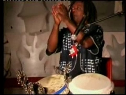 HUGUES ANOI ( solo de djémbé )